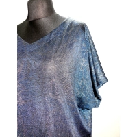 Wieczorowa tunika mieniąca się złotymi kwiatami - granatowa